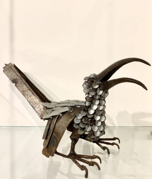 Beeld Hoornvogel, ca. 30 cm. lang en 15 cm. hoog. Gemaakt van restmetaal