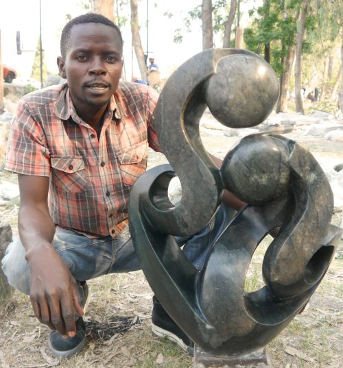 Lovers Geliefden, gemaakt van heel hard, prachtig gekleurde fruitsteen door Cliff Makore uit Chitaunike Village in Zimbabwe.