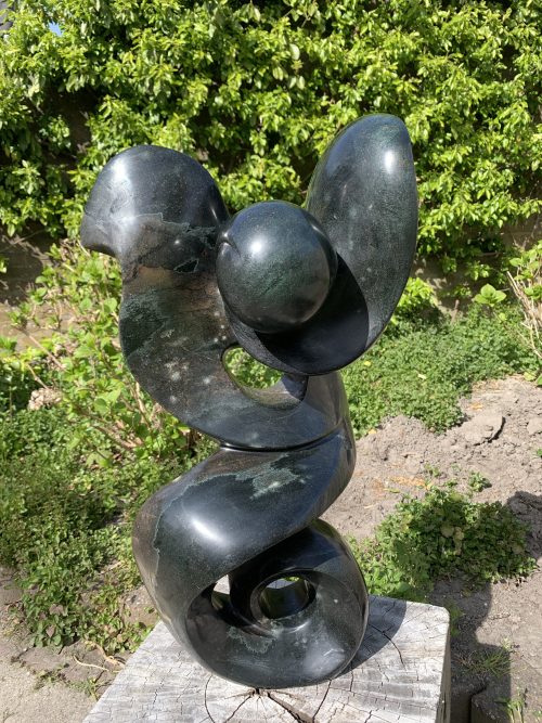1763 - Stewart Chapenga - fruitsteen - 58x34 - € 899,00