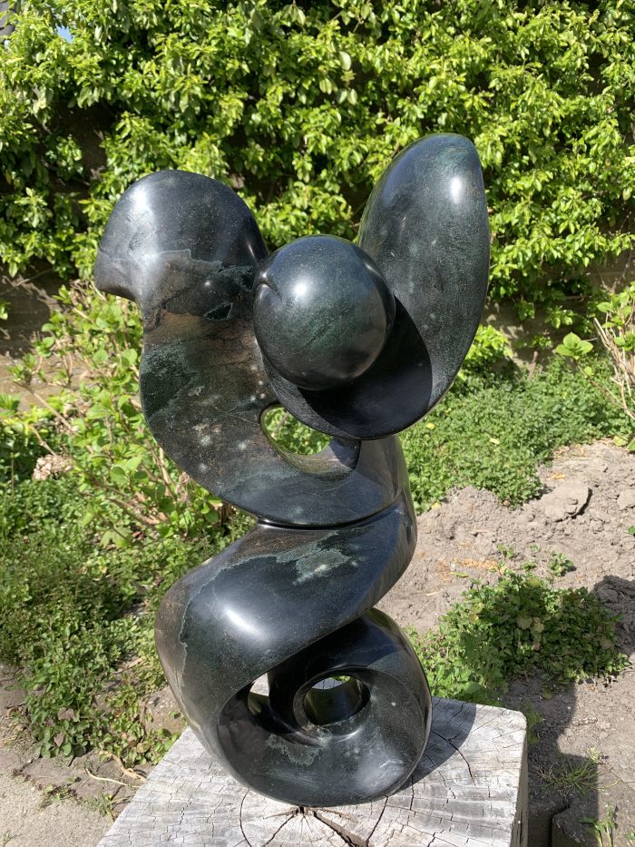 1763 - Stewart Chapenga - fruitsteen - 58x34 - € 899,00