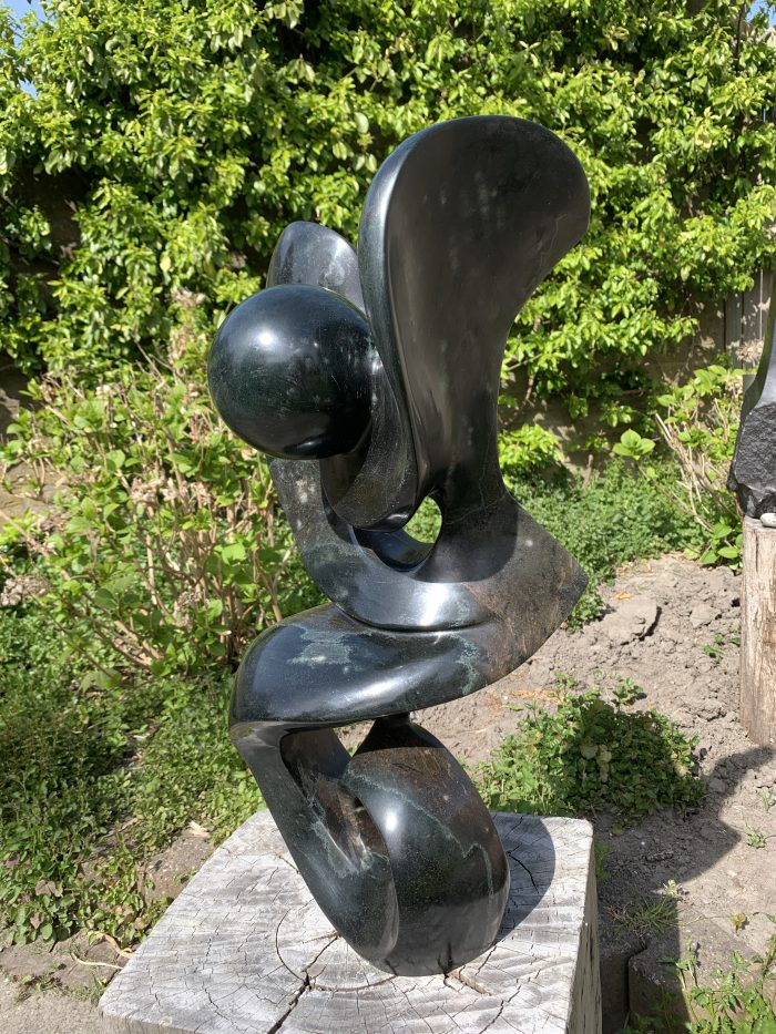 1763 - Stewart Chapenga - fruitsteen - 58x34 - € 899,00