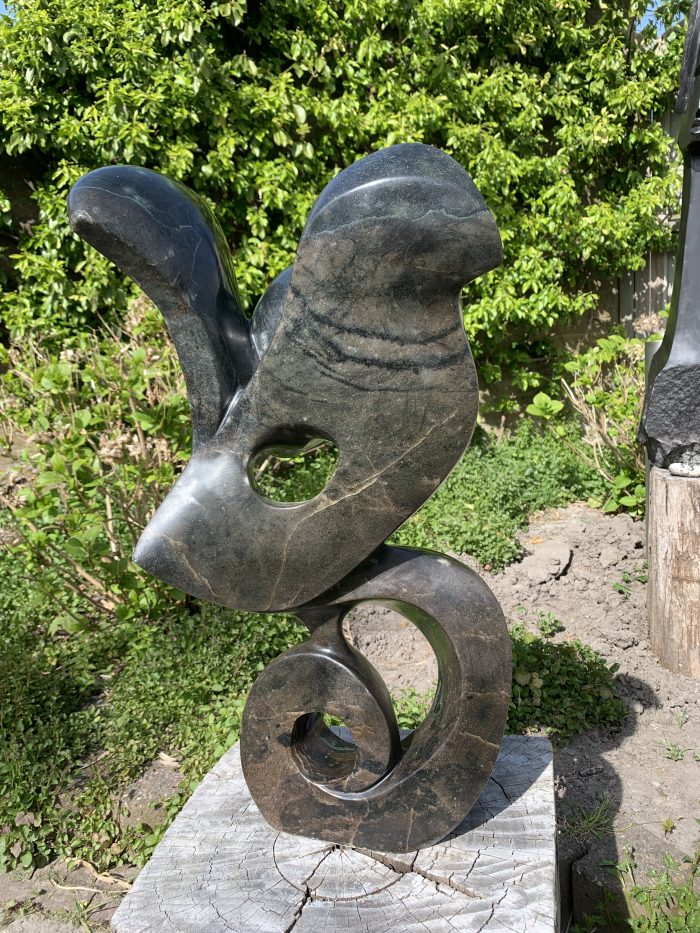 1763 - Stewart Chapenga - fruitsteen - 58x34 - € 899,00