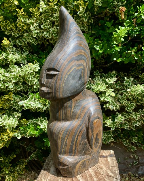 "Ancestor" - "Voorouder", gemaakt van Versteend Hout door Rasheas Murindogoma  uit Harare in Zimbabwe.